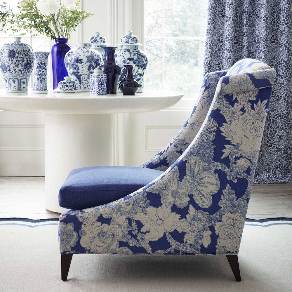 liberty-fabrics-interiors-emberton-linen-plain-lapis-blue-upholstered-chair-seat-blue-white-chinioserie-interior