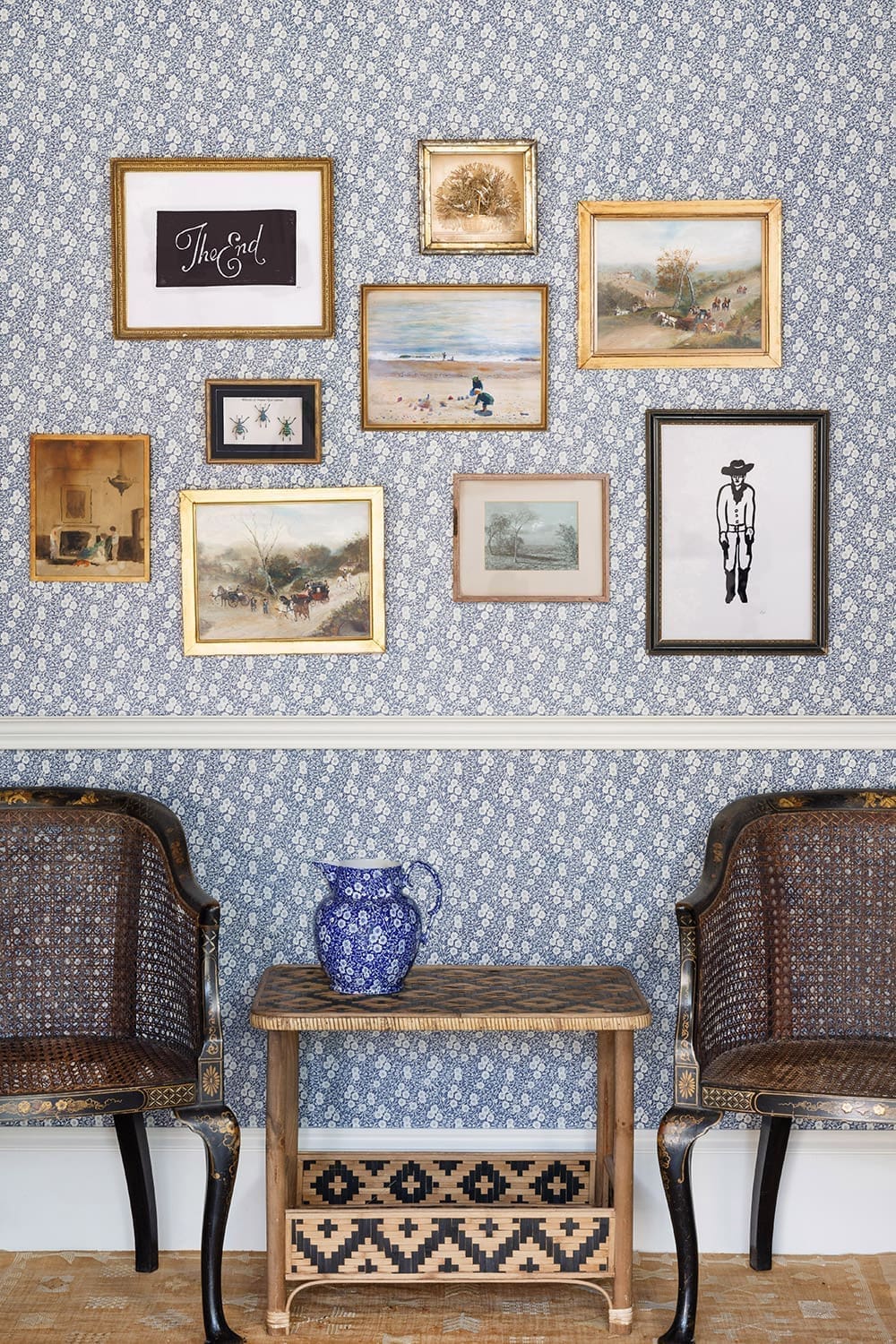 burleigh-barneby-gates-calico-navy-blue-wallpaper-ditsy-floral-cottage-wallpaper-made-in-england-callsical-interior
