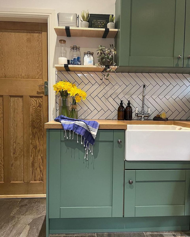 coat-interior-flat-matt-paint-british-made-green-duck-green-kitchen