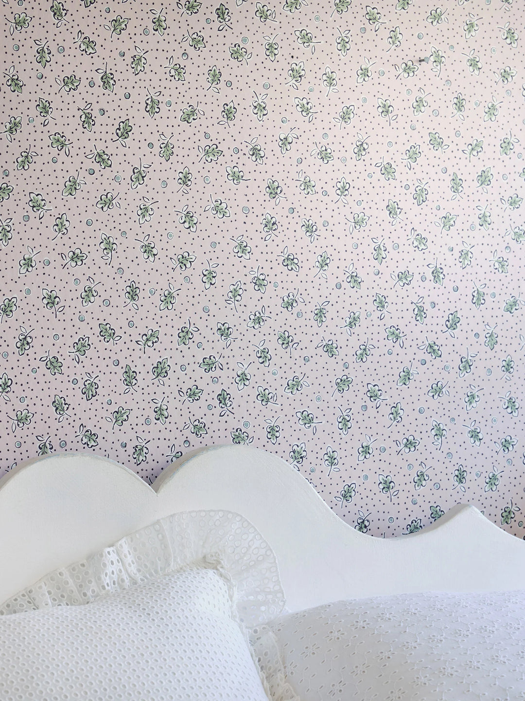 mille-feuilles-wallpaper-clay-pink-dainty-leaves-dots-bedroom