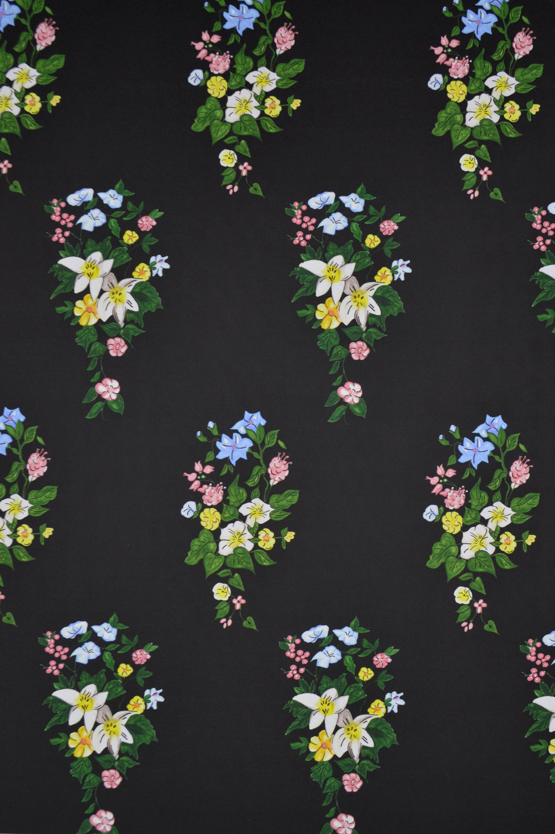 floral-new-york-wallpaper-black-flower-bouquet-jojo-trixie
