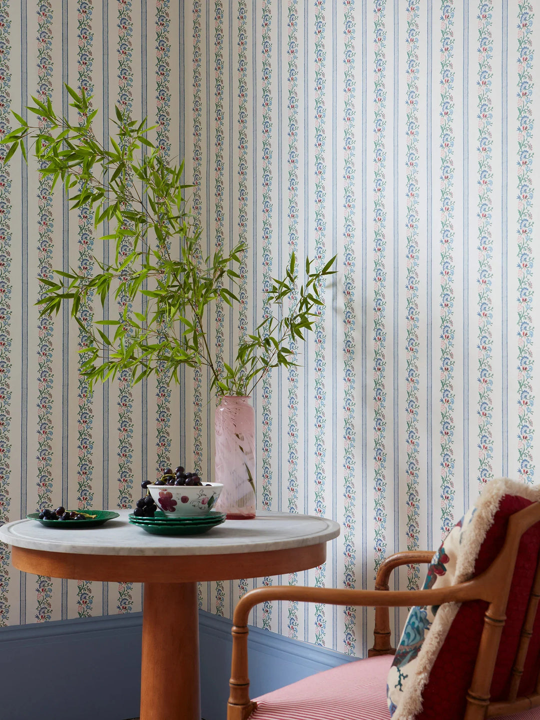 trousseau-wallpaper-berry-stripe-botanical-floral-ditsy-design-dining-room