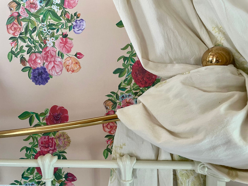 the-hillis-rose-wallpaper-jojo-trixie-vintage-cream