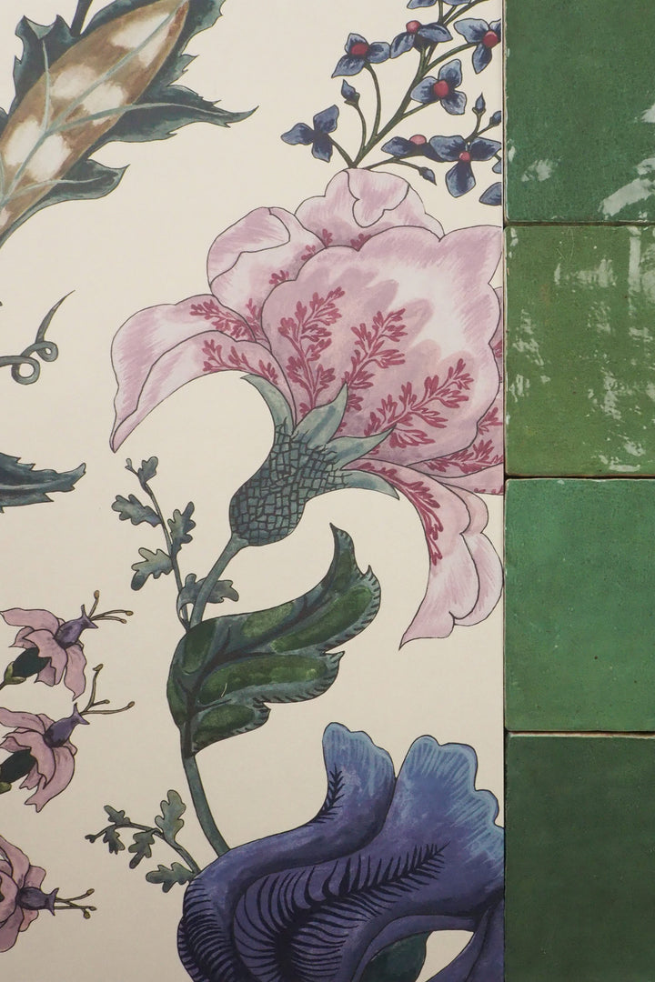 Wildmore-wallpaper-british-designers-floreo-Elegant-delicate-floral-pattern-romantic-off-white-background