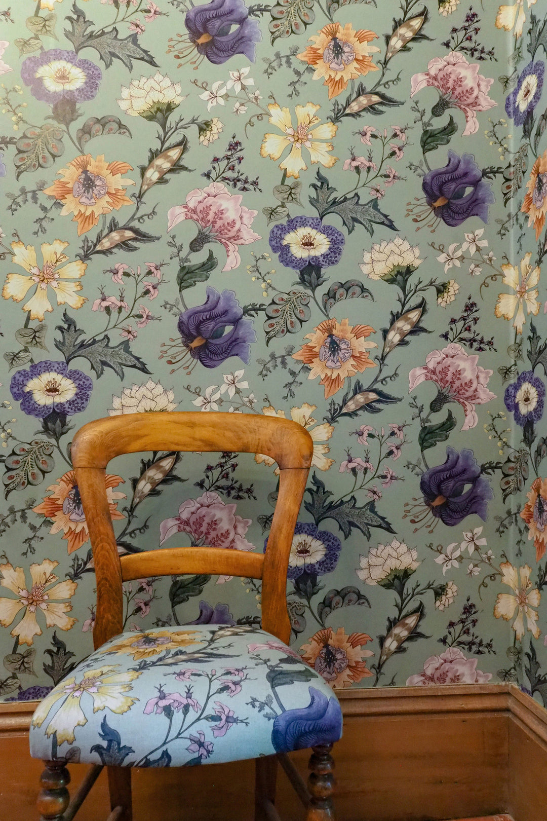 Wildmore- british-wallpaper-floreo- sage-modern-country-style-vintage-flair-wallpaper-artisan