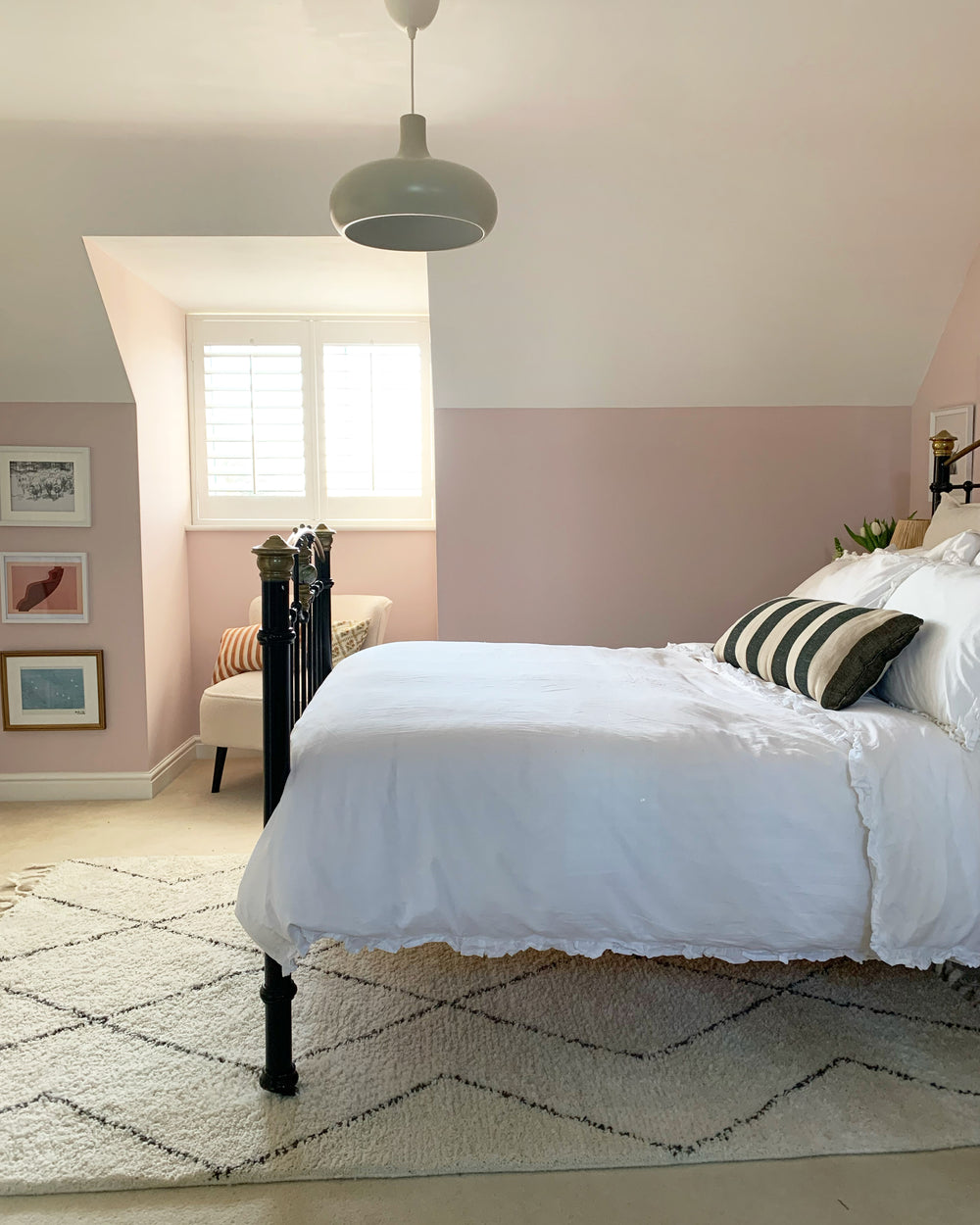 coat-paint-percy-flat-matt-paint-candy-pink-briths-paint-interior-sustainablecoat-paint-percy-flat-matt-paint-candy-pink-briths-paint-interior-sustainable-bedroom