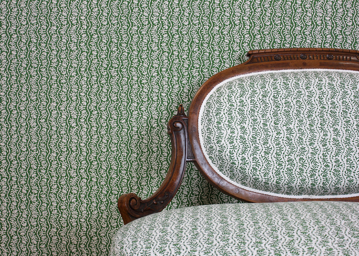 ellen-merchant-block-printed-wallpaper-green-emerald-posy-ditsy-printed-wallpaper-upholstered-chair