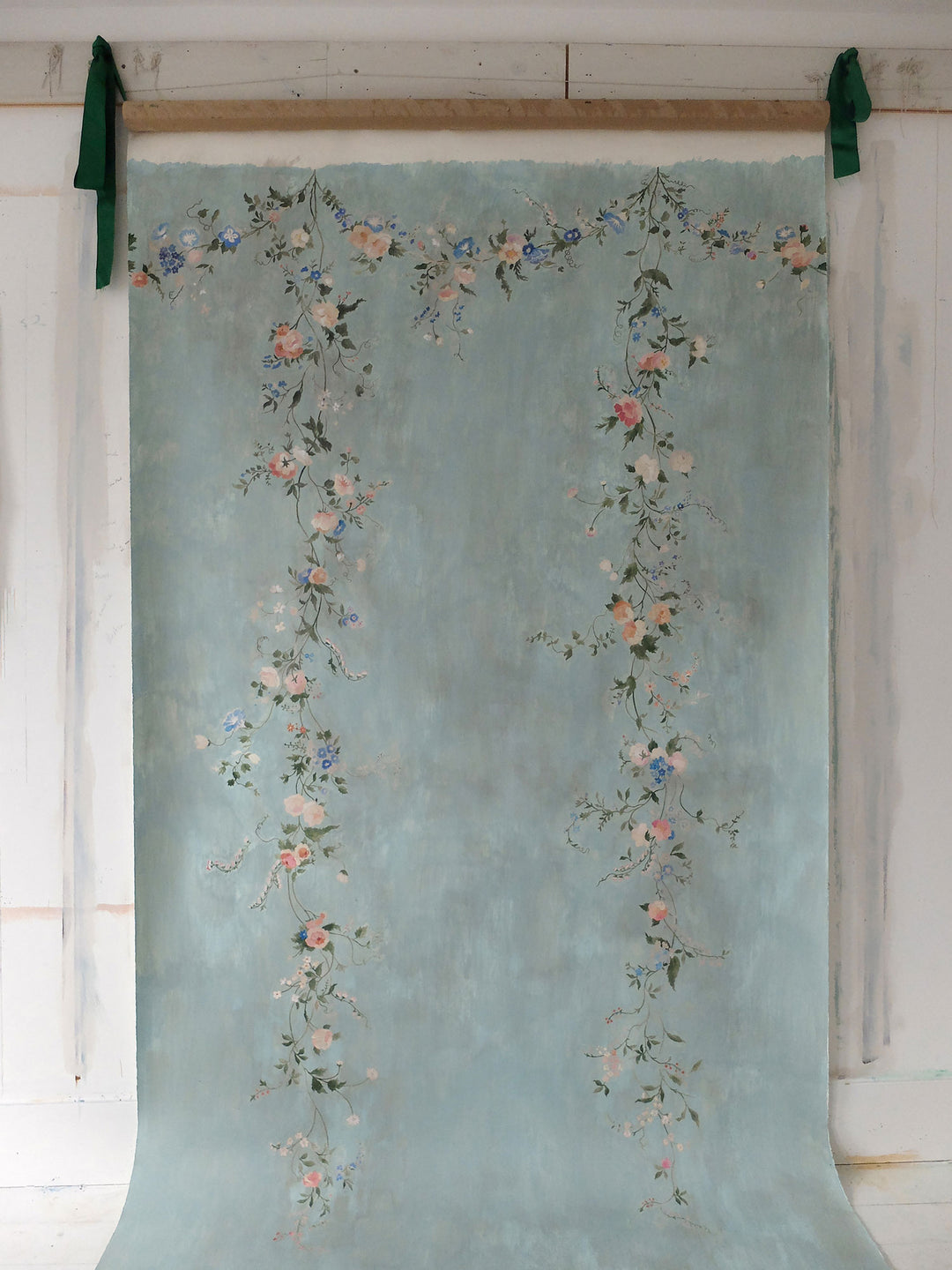 Floral-Roberts-Hamilton-Weston-wallpaper-trailing-flowers-Garland-hand-illustrated-panel-walls-mural-floral-Garland-painterly-pale-turquoise-01