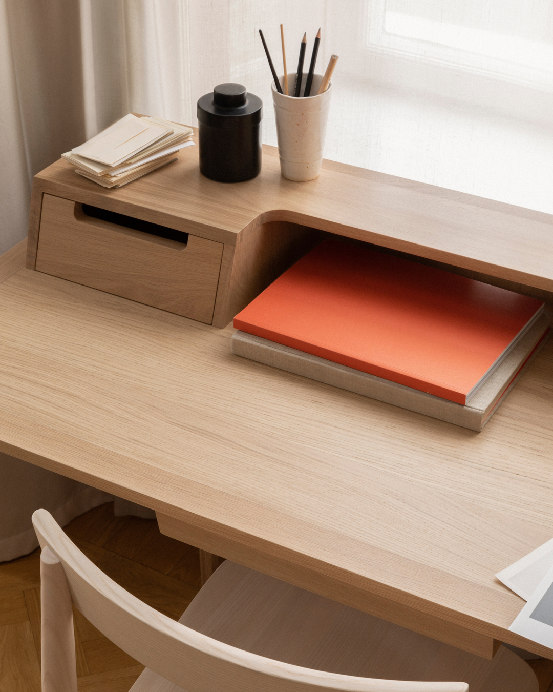 treviso-desk-oak-ercol-furniture-l.ercolani-designer-range-made-in-england-british-craftsmanship-mid-century-wok-station