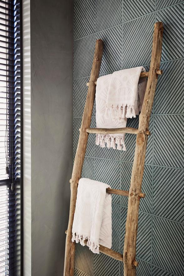 BN-riviera-maison-wallpaper-timber-lines-ratten-grid-£D-effect-bali-inspired-