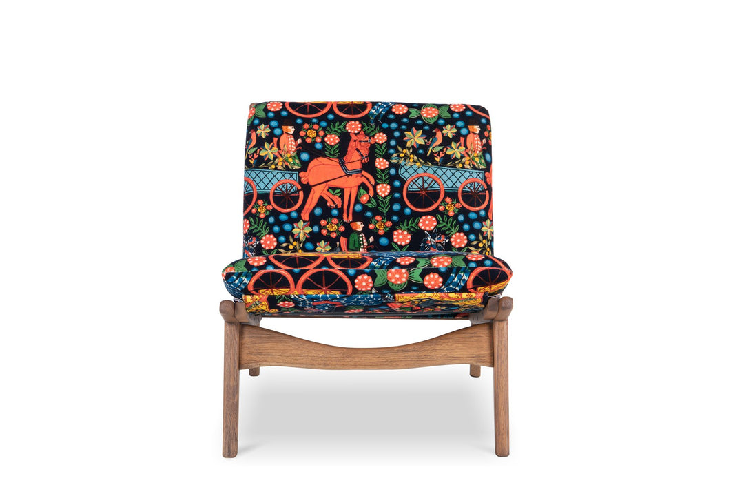 mind-the-gap-designer-luxury-chair-folk-velvet-fabric-wooden-frame-high-quality-craftsmanship-modern-design-horse-and-cart-fabric