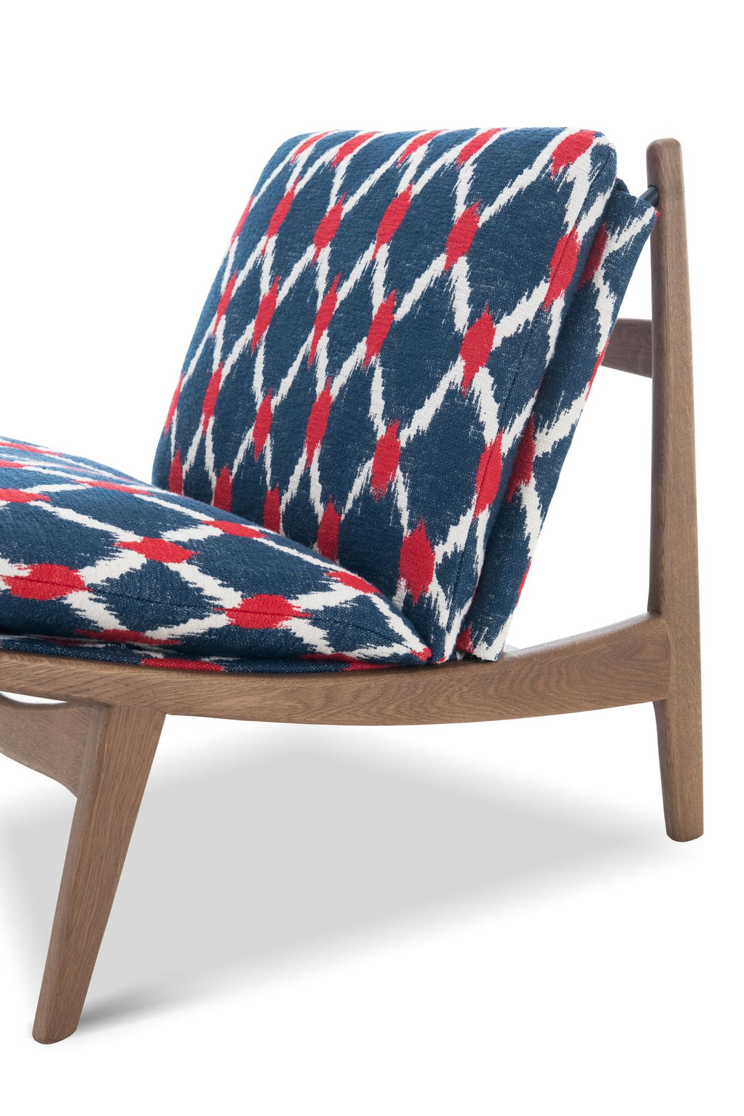 mind-the-gap-red-blue-white-jacquard-design-woven-fabric-stylish-chair-luxury-furniture-designer-high-end-wooden-frame
