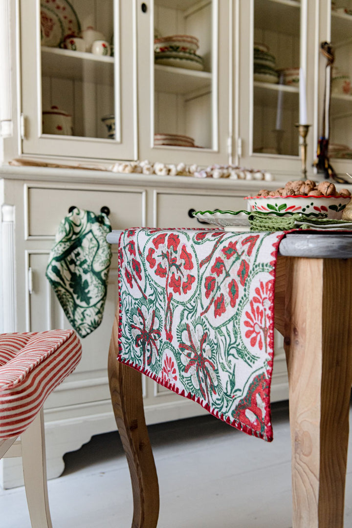 mind-the-gap-heirloom-luxury-linen-table-cloth-table-linens-floral-printed-design