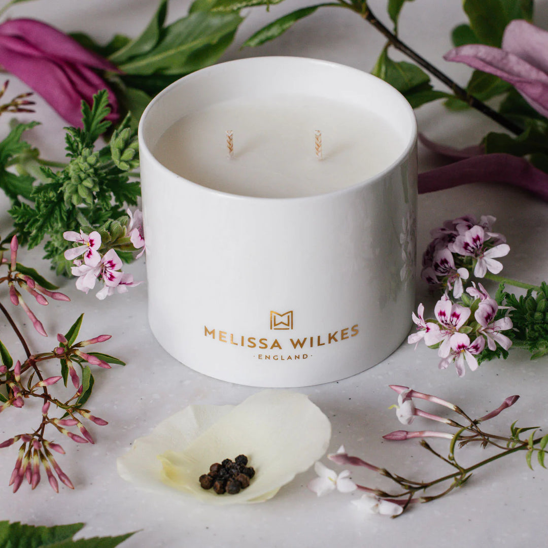 Melissa-Wilkes-Candles-Luxury-artisan-gift-item-fine-bone-china-vessel-22-carat-gold-hand-guilded-lid-stoke-on-trent-pottery-Pomelo-Bitters-Citrus-candle-white-fine-china-British-designer-elegant-rose
