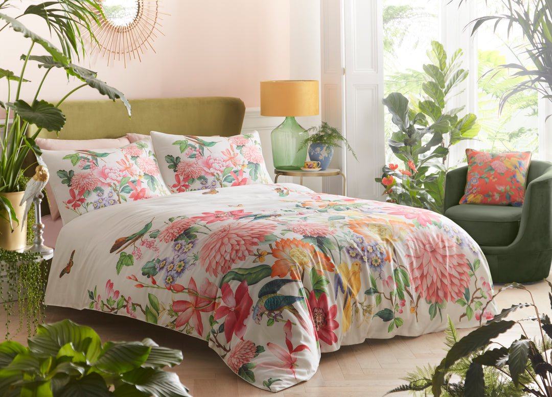 wedgwood-clarke-&-clarke-golden-parrot-ivory-duvet-dahlias-floral-design-fucshia-lilacs-corals-pinks-orange-fresh-interiors