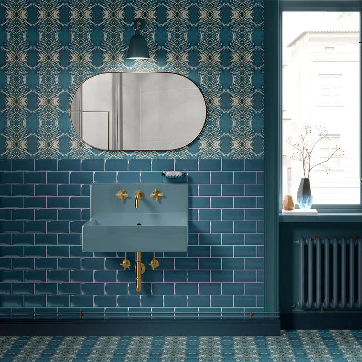 tatie-lou-wallpaper-lumiere-batik-tie-dye-repeat-boho-pattern-wallpaper-uk-designer-lagoon-blue