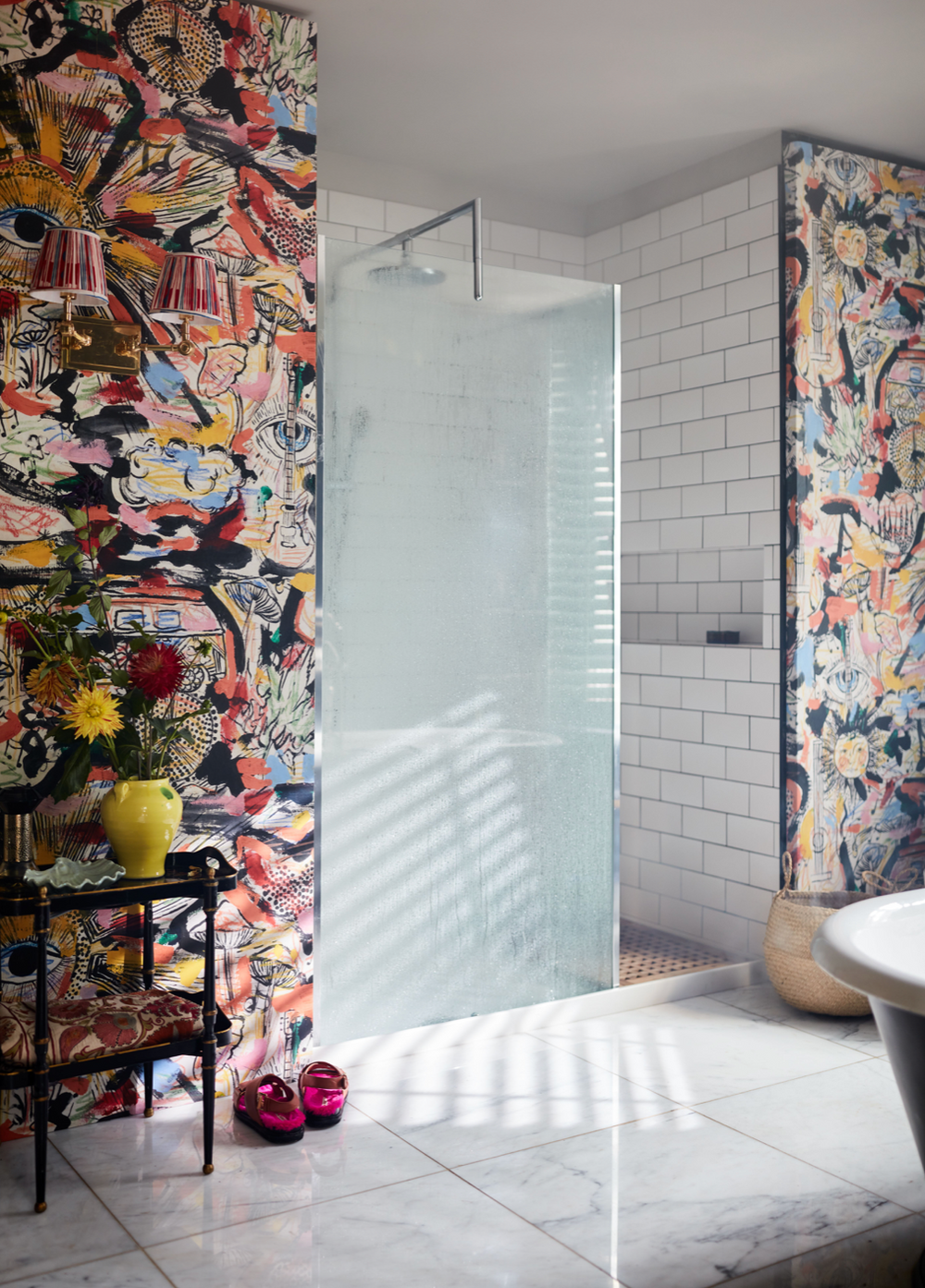 mind-the-gap-woodsrock-collection-summer-of-69-retro-wallpaper-illustrative-drawing-shower-room-bathroom