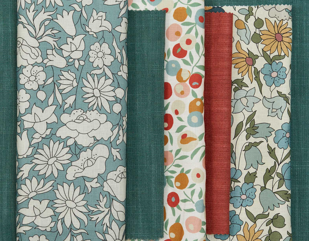 liberty-fabrics-interiors-poppy-meadowfields-landsdowne-linen-dainty-daisy-flowers