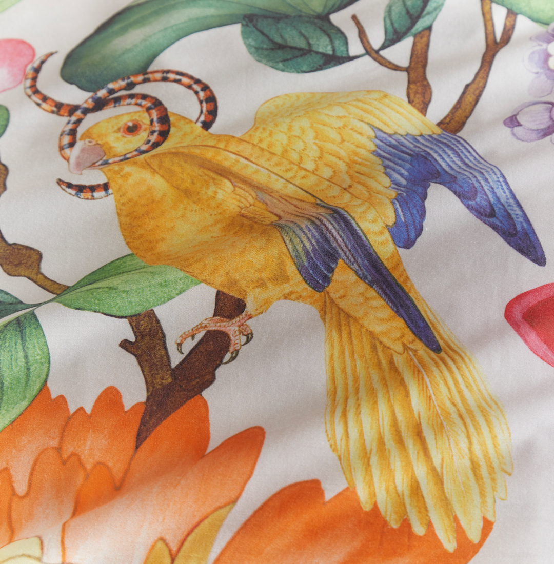 wedgwood-clarke-&-clarke-golden-parrot-ivory-duvet-dahlias-floral-design-fucshia-lilacs-corals-pinks-orange-fresh-interiors