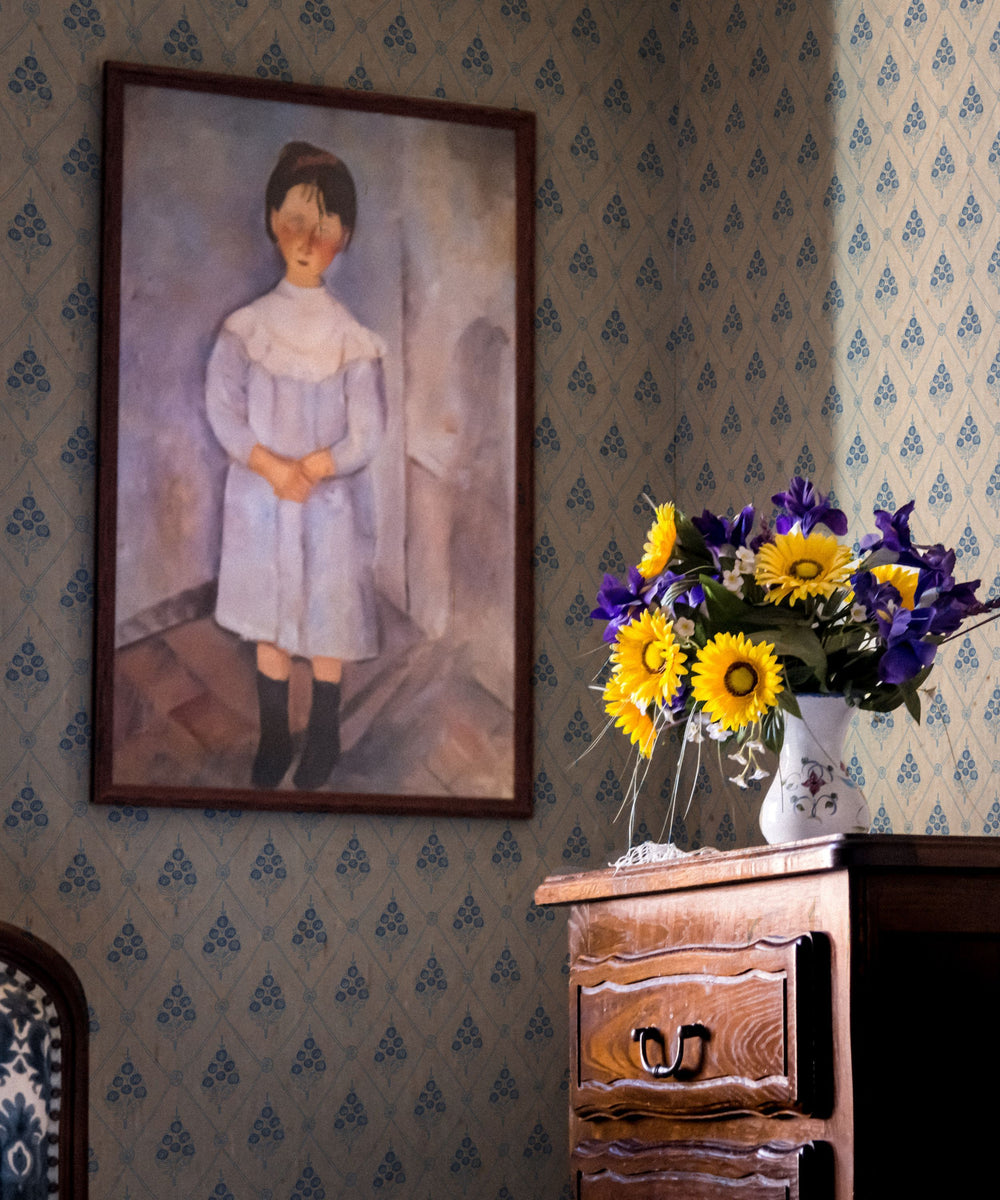 annika-reed-studio-agra-wallpaper-in-aqua-floral-repeated-pattern-inspired-taj-mahal-bedroom