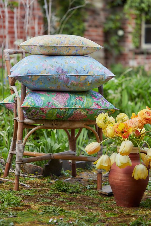 bauldry-botancals-interior-furnishings-deigner-brand-fabrics-wallpapers-designer-british-the-design-yard-cushionsbauldry-botanicals-optimism-renewed-100%-organic-cotton-hopsack-fabric-grouped-flowers-floral-print-british-designer-colourful-interiors-inspired-by-nature