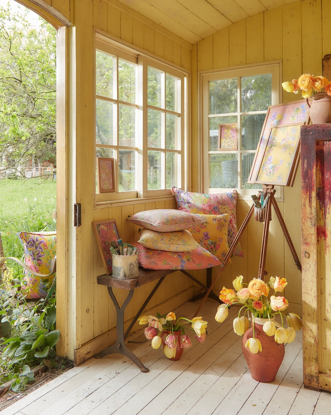 bauldry-botanical-drapery-curtain-blind-fabric-floral-flower-print-design-british-designer-bold-maximalist-design-art-garden-room