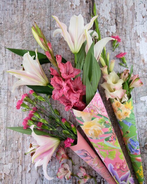 bauldry-botanicals-hopeful-beginnings-wallpaper-intricate-floral-printed-wallpaper-colourful-backgrounds-spring-summer-florals-inspired-by-nature-british-designer-printed-in-england-flower-bouquet-wrapped-in-wallpaper