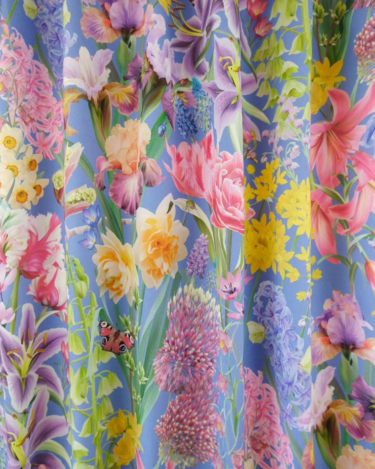 bauldry-botancals-interior-furnishings-deigner-brand-fabrics-wallpapers-designer-british-the-design-yard-cushionsbauldry-botanicals-floral-cushion-square-printed-textile-british-made-and-design-inspired-by-english-garden-small-scale-print-designbauldry-botanicals-floral-cushion-square-printed-textile-british-made-and-design-inspired-by-english-garden-small-scale-print-design-cushion
