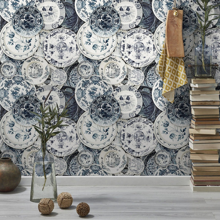 mind-the-gap-delftware-wallpaper-dutch-blauw-collection-blue-indigo-white-pottery-ceramics