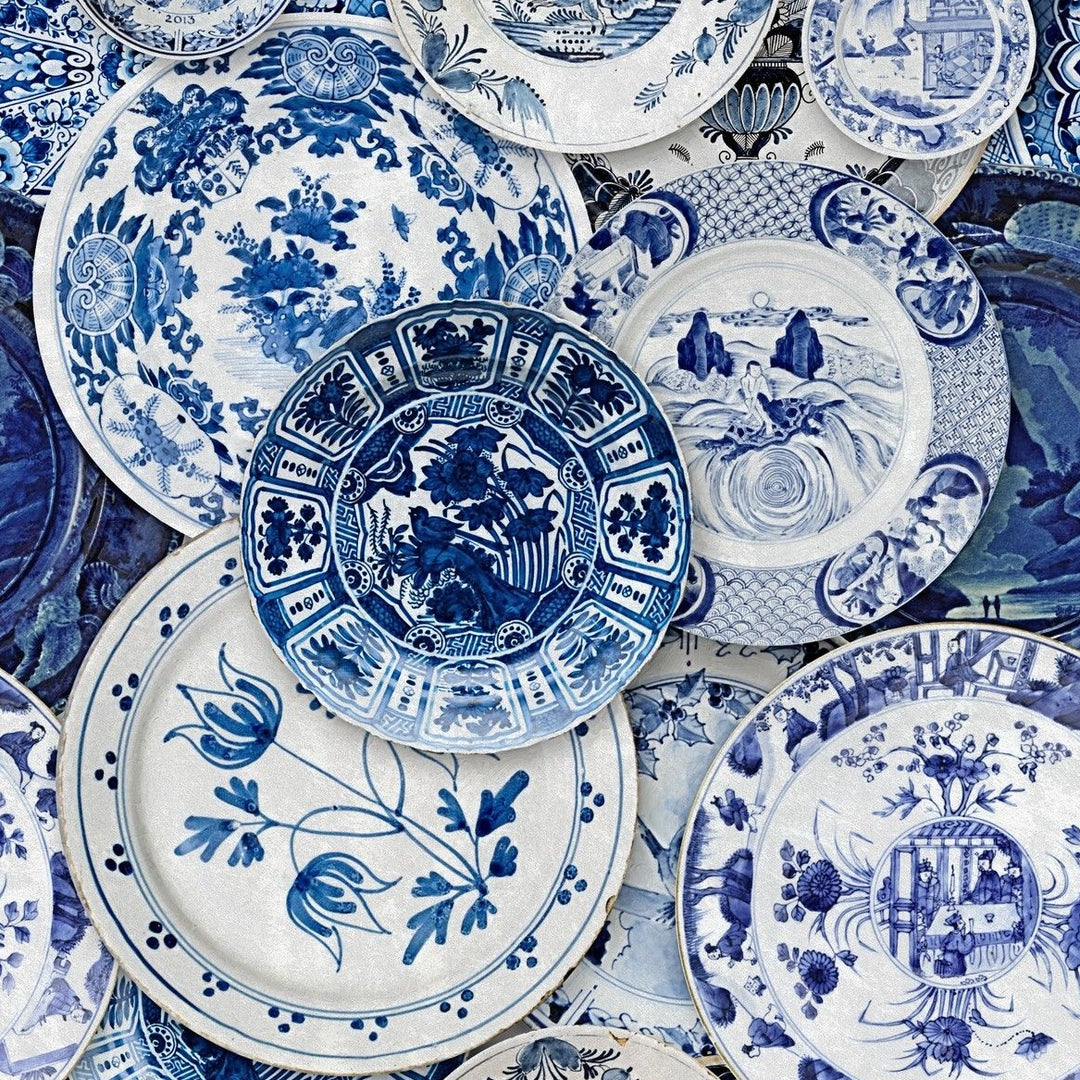 mind-the-gap-delftware-wallpaper-dutch-blauw-collection-blue-indigo-white-pottery-ceramics