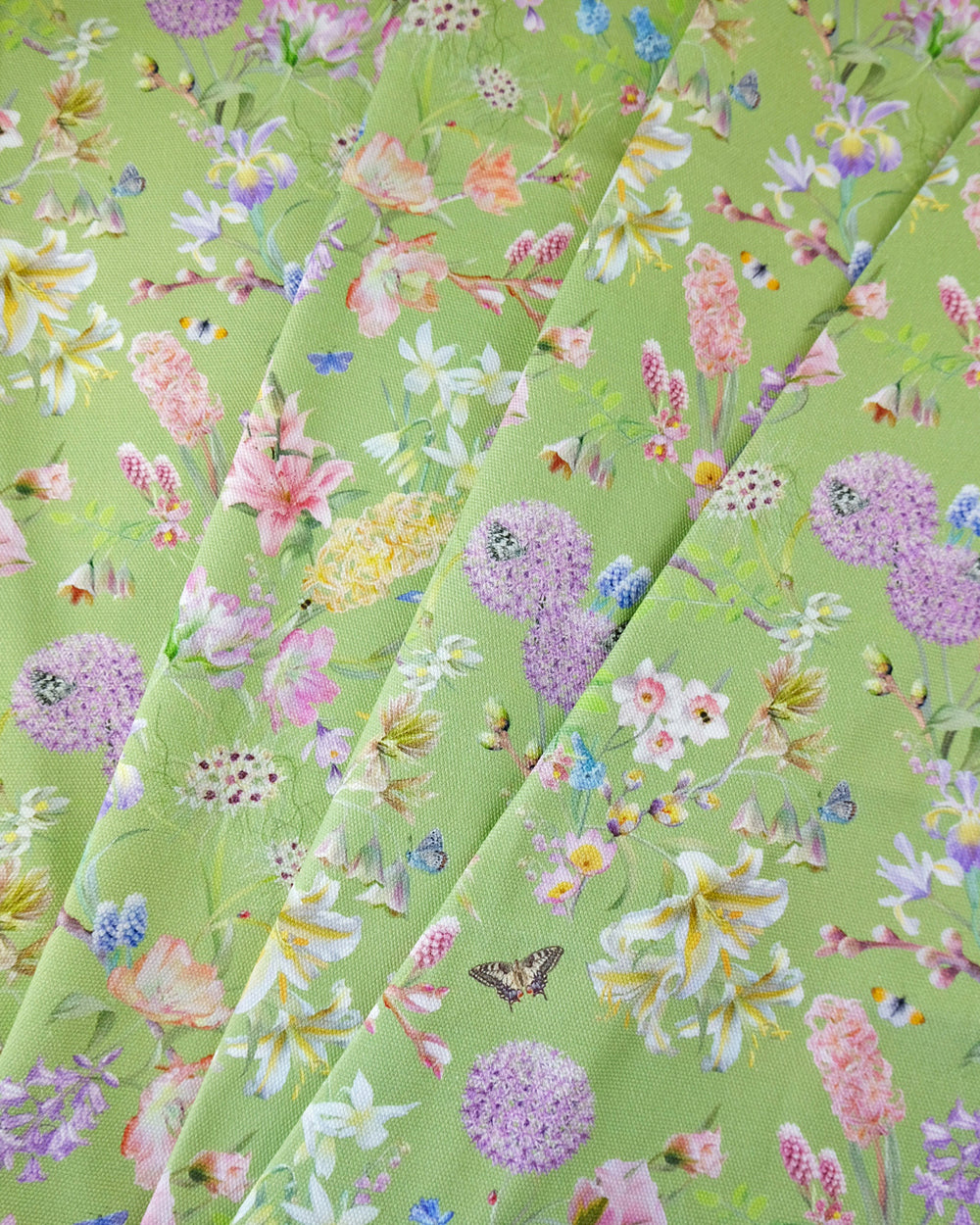braudry-botanicals-hopeful-beginnings-100%-cotton-hopsack-fabric-upholstery-fabric-dainty-fabrics-inspired-by-nature-intricate-flower-print-design-british-designer