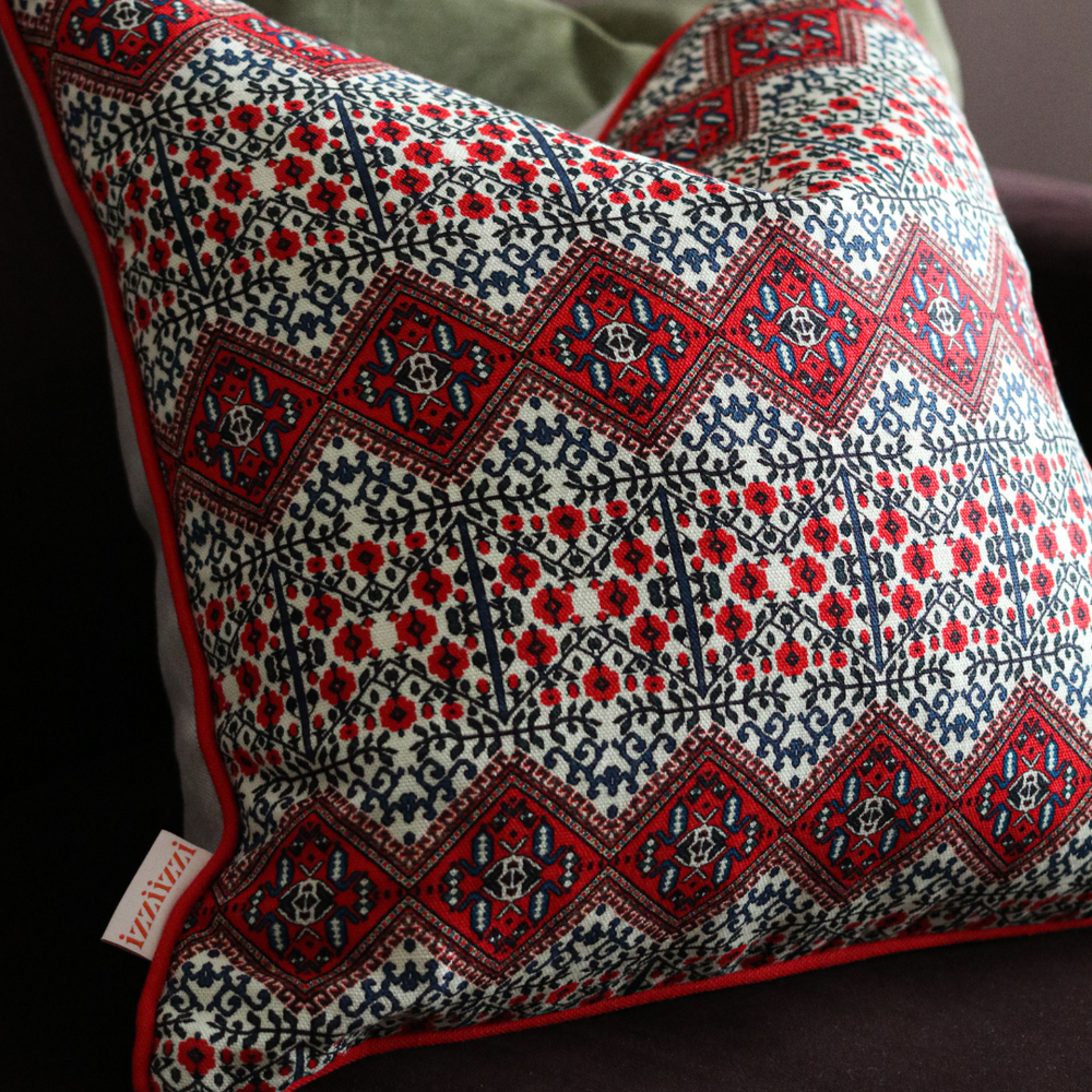 izziizzi-linen-cushions-geometric-astec-design-british-made-uk-designer-red-white-black-aztec-design-tile-moroccon-design