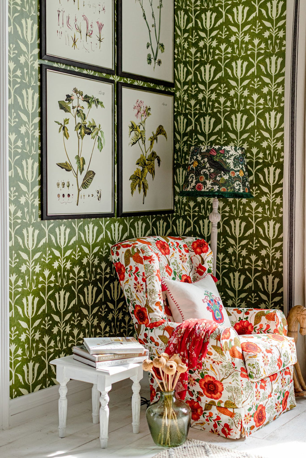 green-tulip-floral-wallpaper-floral-pictures-armchair-red-flowers-folk-scenery