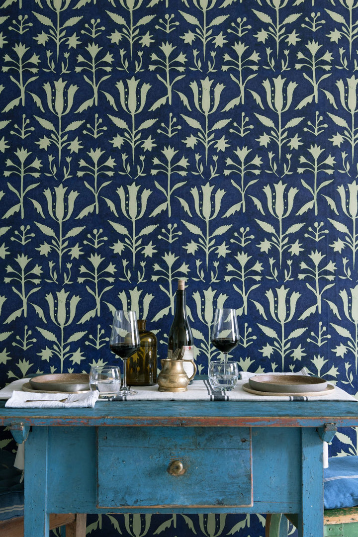 blue-white-tulip-floral-wallpaper-kitchen-table